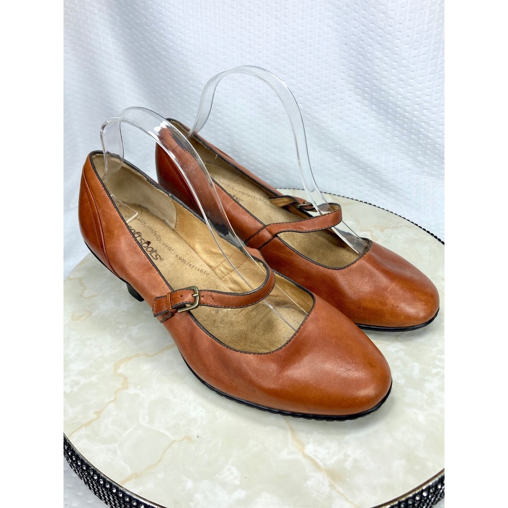 Softspots Leather Mary Jane Kitten Heel Pumps Womens 9.5WW Brown Office Academia